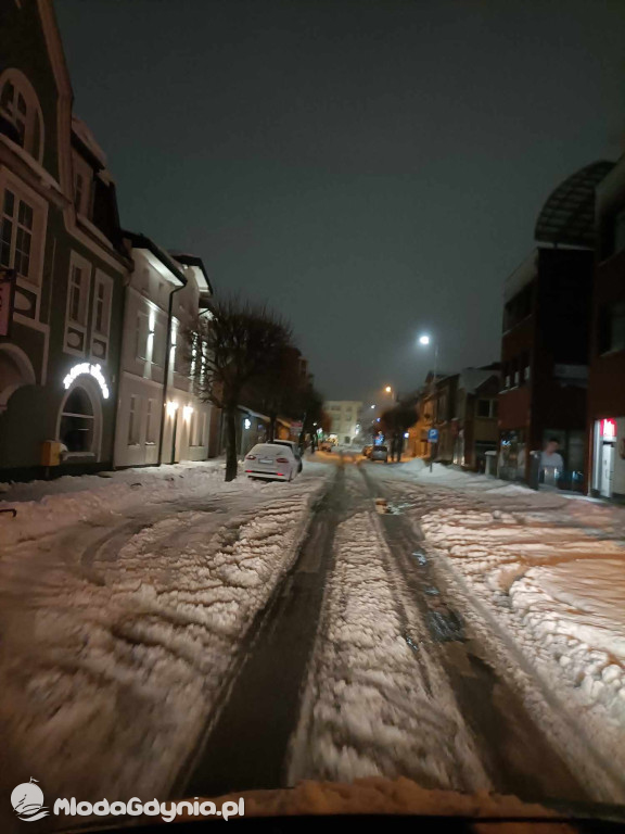 KARTUZY - śnieg i lód na drogach