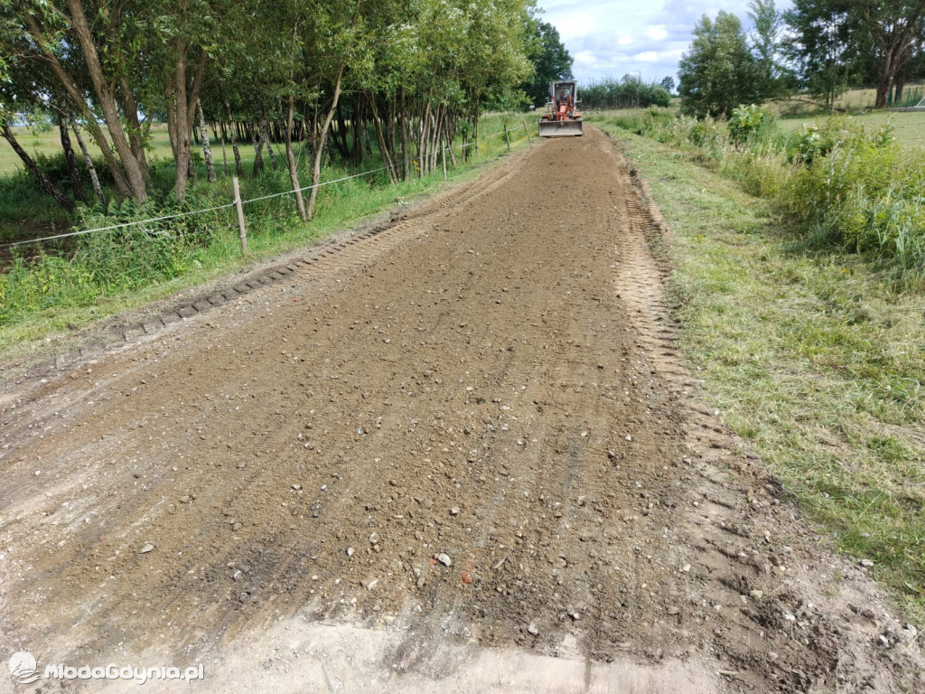 Naprawa dróg w Nadziejewie po interwenci radnego Jerzego Terechowa