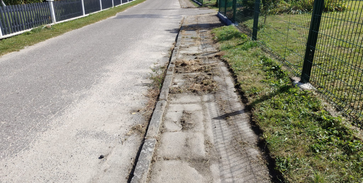 Chodniki w Nadziejewie - przed i po interwencji radnego Jerzego Terechowa