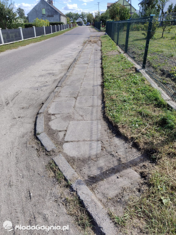 Chodniki w Nadziejewie - przed i po interwencji radnego Jerzego Terechowa