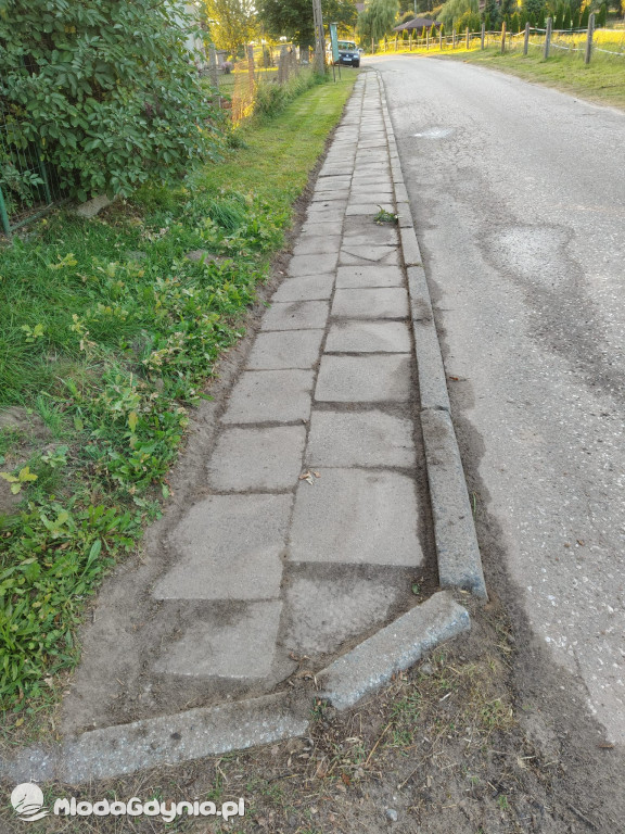 Chodniki w Nadziejewie - przed i po interwencji radnego Jerzego Terechowa