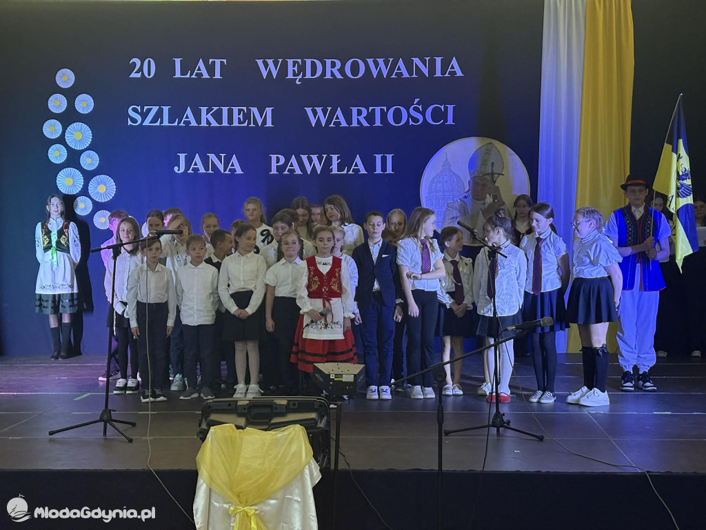 20-lecie nadania Szkole Podstawowej w Leźnie imienia Jana Pawła II