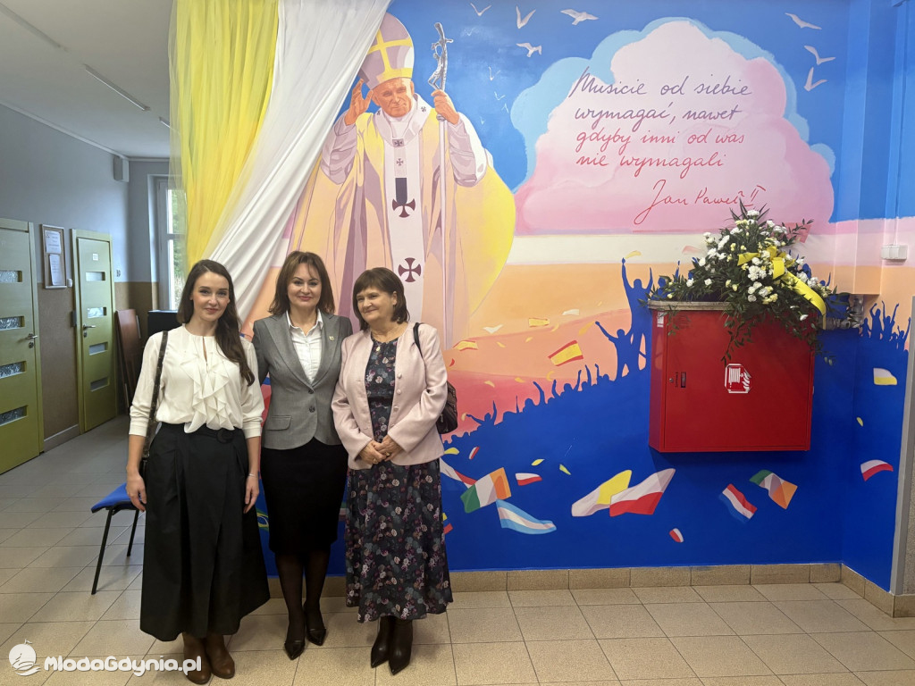 20-lecie nadania Szkole Podstawowej w Leźnie imienia Jana Pawła II