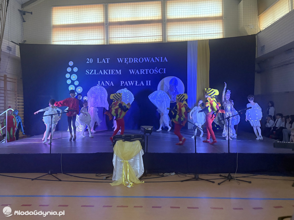 20-lecie nadania Szkole Podstawowej w Leźnie imienia Jana Pawła II