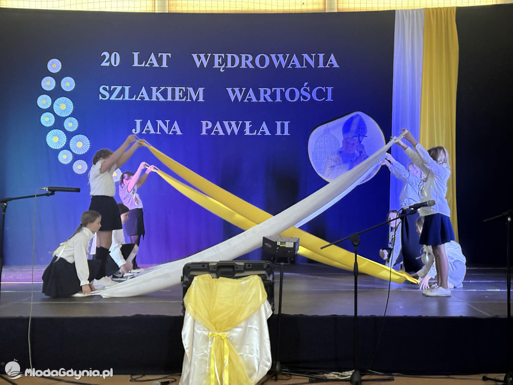 20-lecie nadania Szkole Podstawowej w Leźnie imienia Jana Pawła II