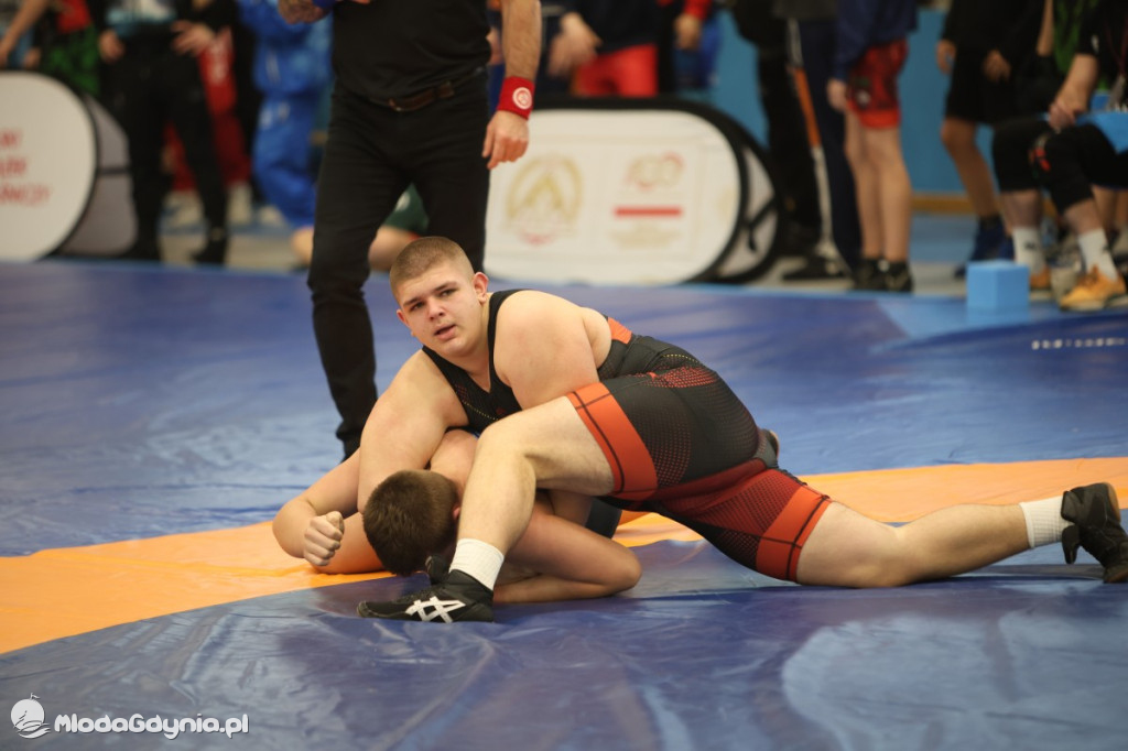 Młodzi zapaśnicy walczyli o Mistrzostwo Polski w Żukowie