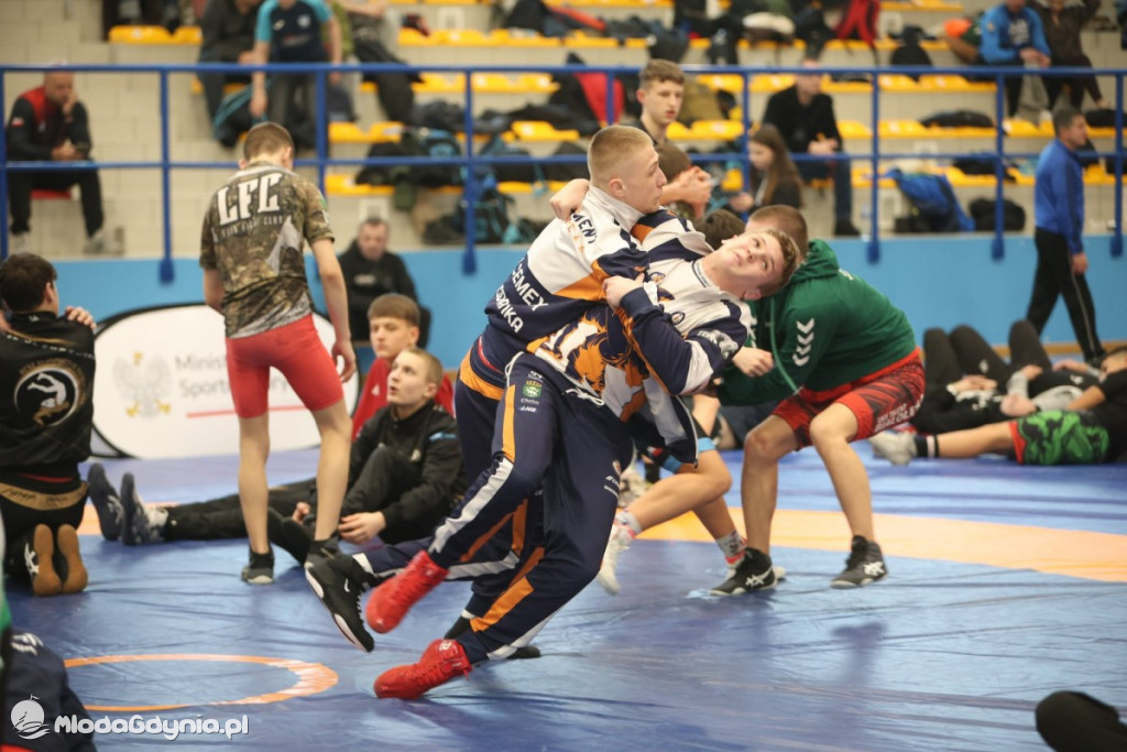 Młodzi zapaśnicy walczyli o Mistrzostwo Polski w Żukowie