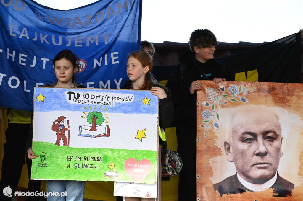 „Stop Hejt – Działaj z miłością do ludzi”. Wspólna akcja w Żukowie