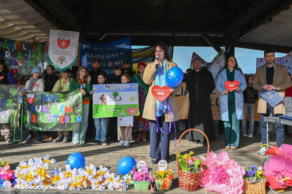 „Stop Hejt – Działaj z miłością do ludzi”. Wspólna akcja w Żukowie