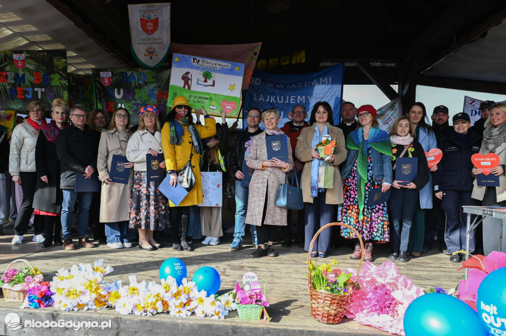 „Stop Hejt – Działaj z miłością do ludzi”. Wspólna akcja w Żukowie