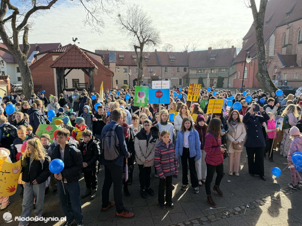 „Stop Hejt – Działaj z miłością do ludzi”. Wspólna akcja w Żukowie
