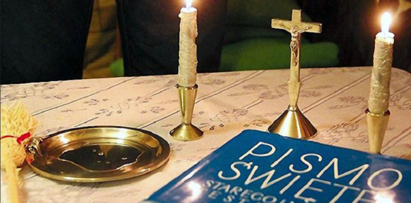 Kolędy nie będzie! Roczna ofiara na tacę w kopercie z napisem "kolęda"