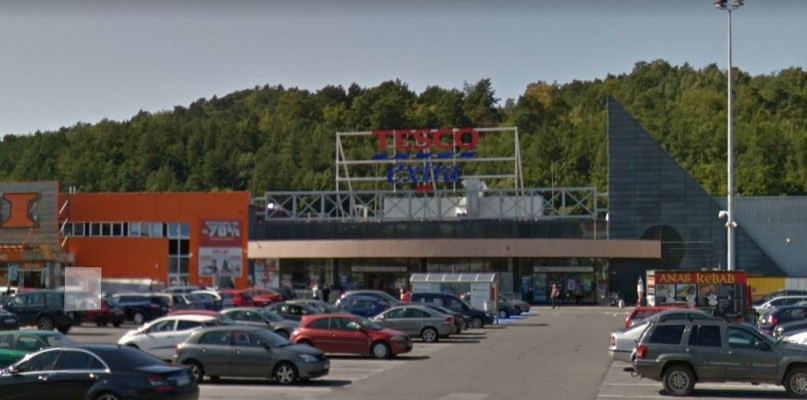 Tesco w Chyloni do 24:00 