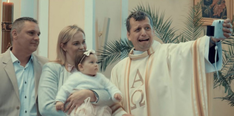 Ksiądz Adam Ulatowski z Łomży utworem "Jestem Księdzem" podbija internet! [VIDEO]