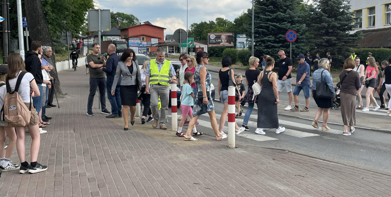 Mieszkańcy zablokowali rondo w Żukowie. Kankowski próbuje „zaklinać” rzeczywistość