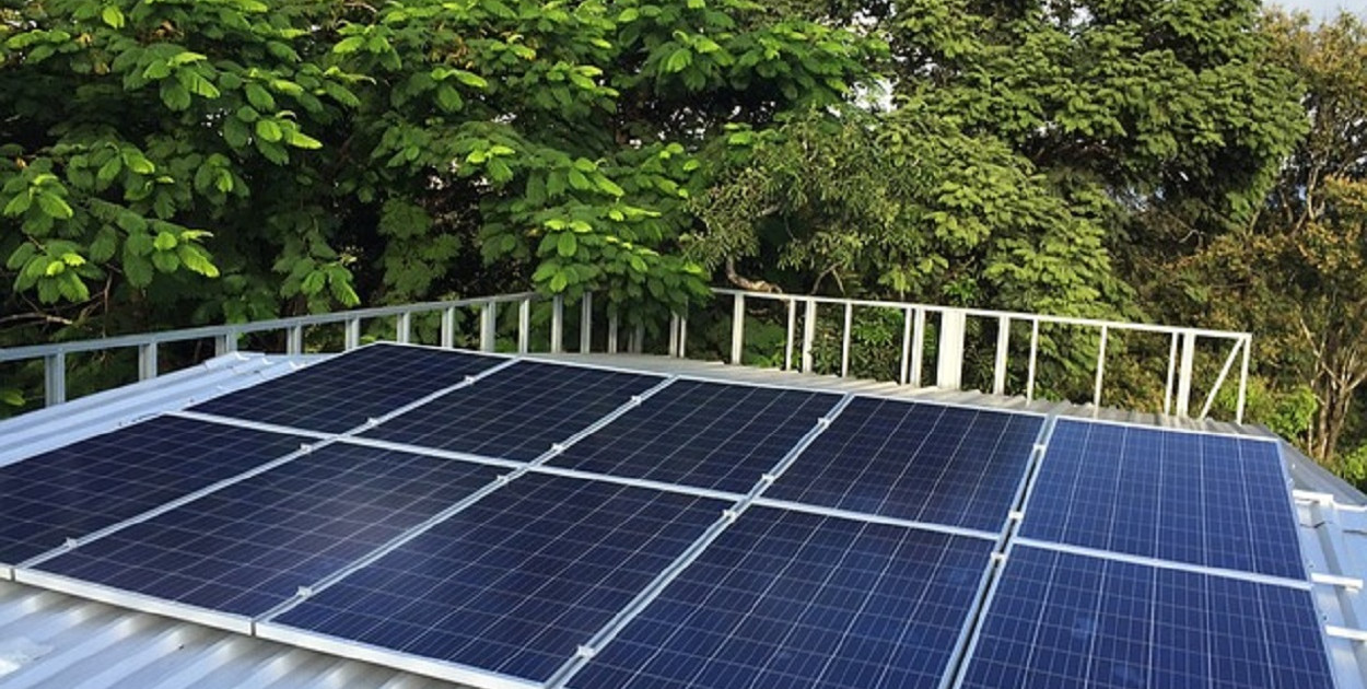 Panele słoneczne: budowa, działanie i efektywność