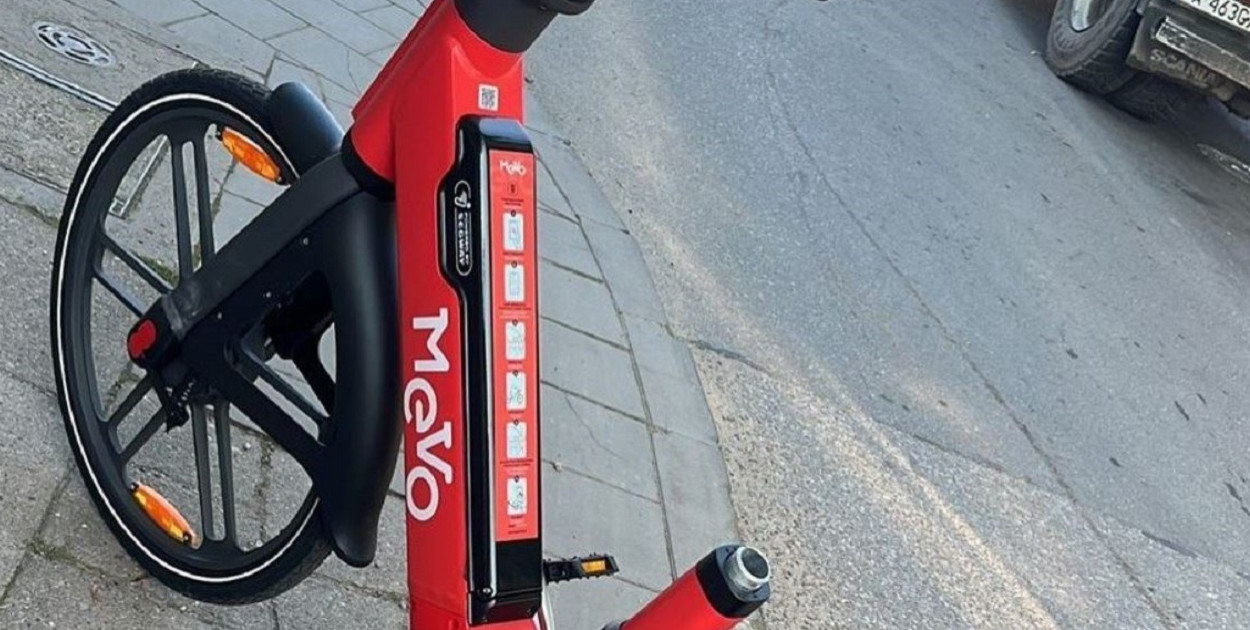 Rower na dachu! Nawet 12 tys. zł kary za zniszczenie roweru Mevo