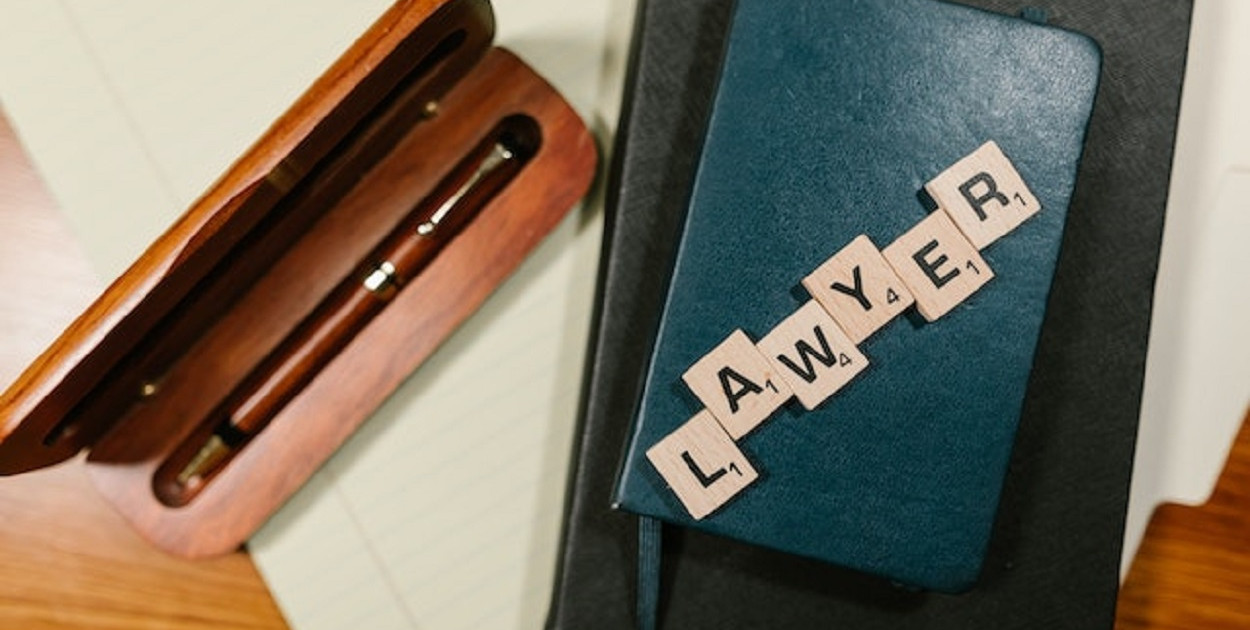 Kim jest prawnik i co warto wiedzieć na jego temat?