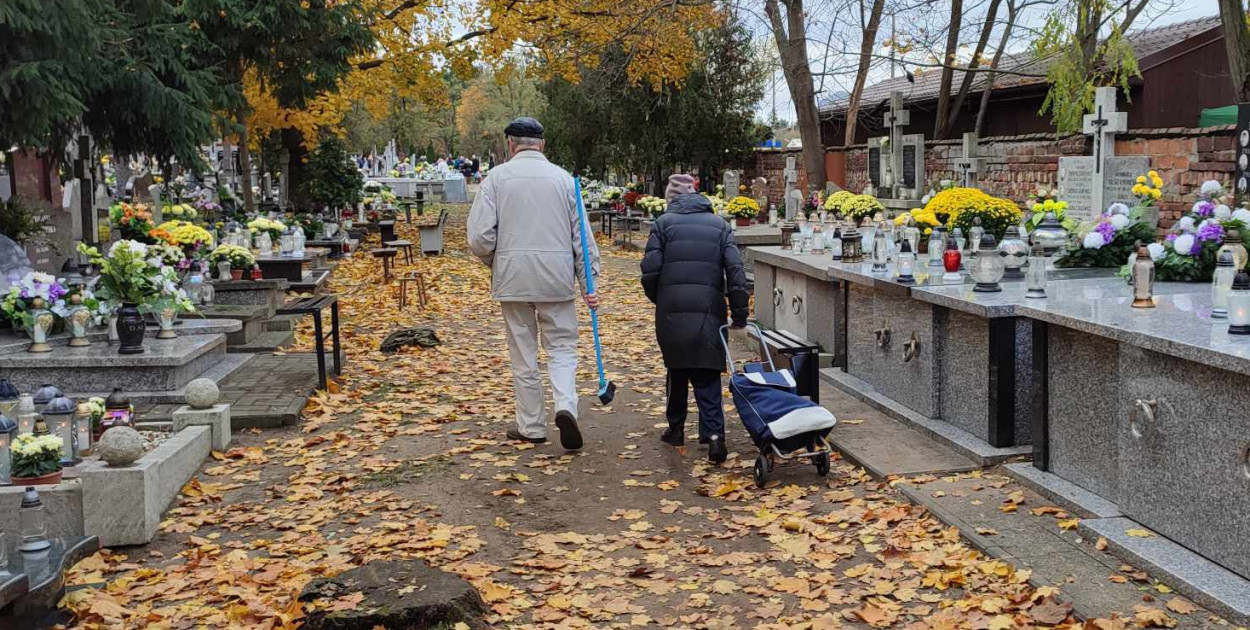 Nie ma miejsc na cmentarzach? "To największy problem"