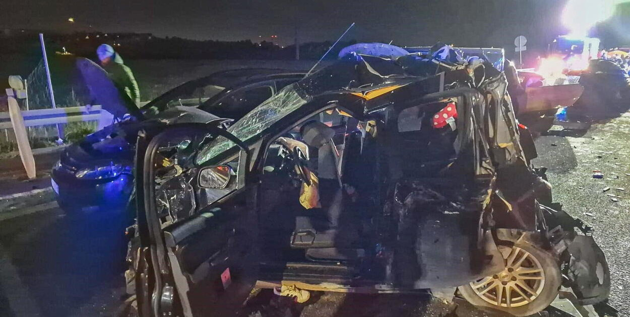 Prokuratura: cztery ofiary katastrofy na S7 w Borkowie k. Gdańska to dzieci