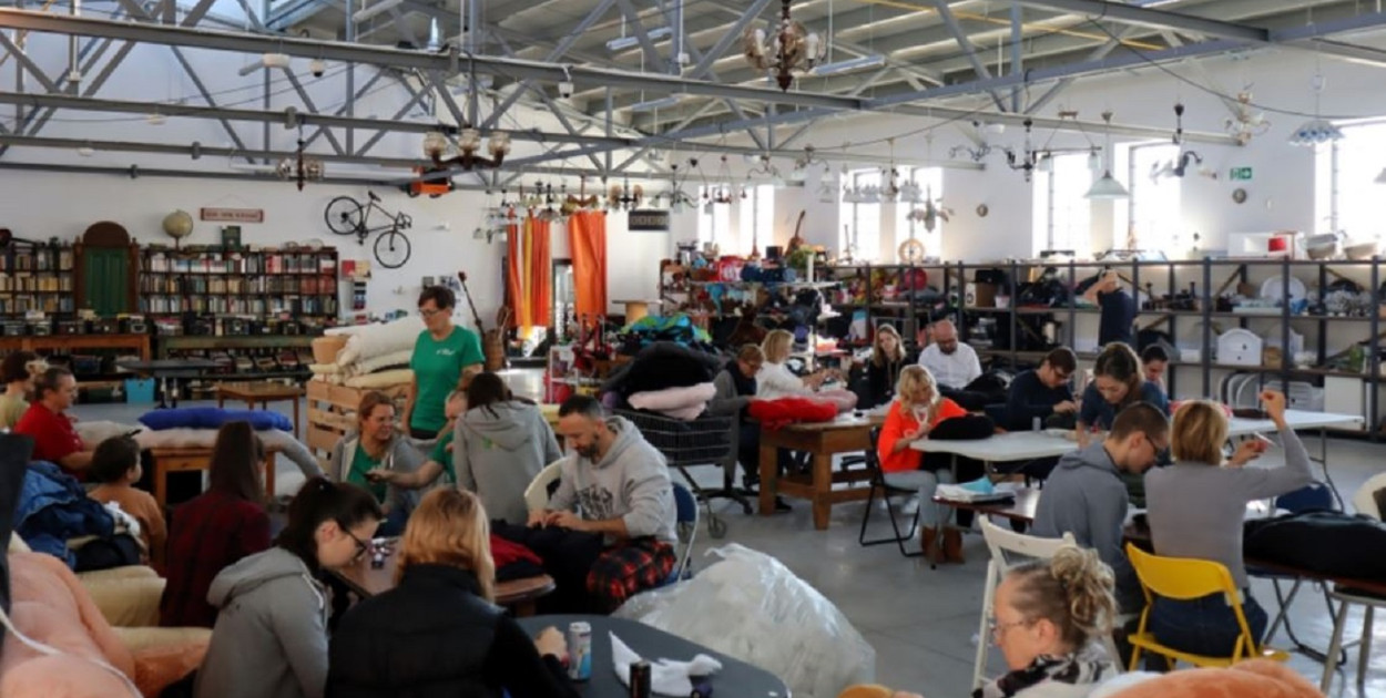 Metropolitalne szycie legowisk w EkoFabryce w Wejherowie