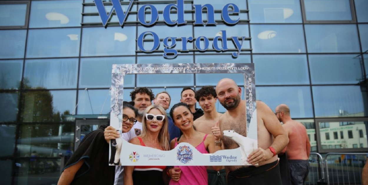 W Wodnych Ogrodach morsowali w szczytnym celu