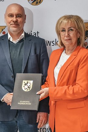 Powiat wejherowski wsparł kluby sportowe-11075