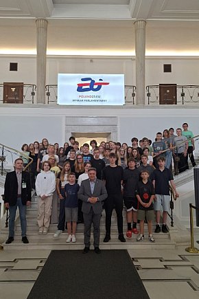 Uczniowie SP 8 w Chojnicach w Sejmi-11147