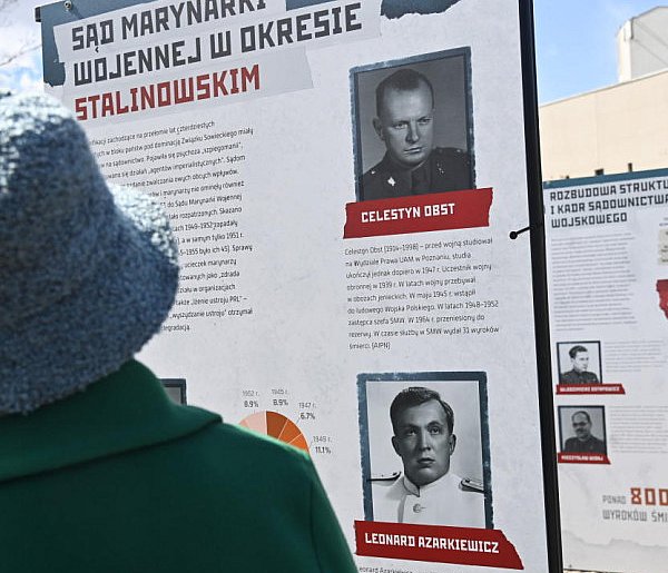 Gdynia: otwarto wystawę poświęconą historii i działaniu Sądu Marynarki Wojennej w -62216