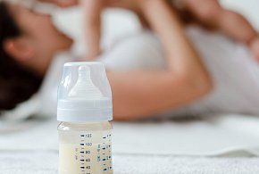 Groźna bakteria w mleku dla niemowląt. Nie podawaj dzieciom!-62720