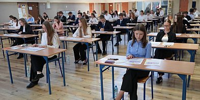 Matury czas start. Abiturienci otrzymali pierwsze arkus-72526