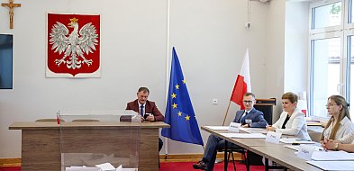 Wolne dni dla członków komisji wyborczej PIP wyjaśnia, kiedy przysługują-72663