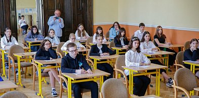 Uczniowie i mieszkańcy Wejherowa zmierzyli się z językowymi łamigłówkami -72672