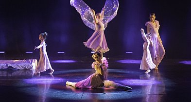 W chmurach, wśród marzeń – kulisy niezwykłej premiery Teatru Tańca w Filharmonii -73215