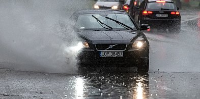 Ostrzeżenia IMGW dla 11 województw: burze, silne opady -73445