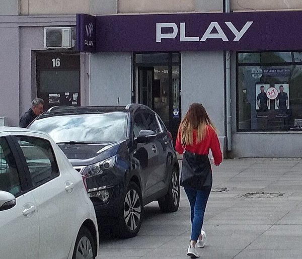 Play na celowniku UOKiK. Chodzi o pieniądze ściągane z kont klientów-74066