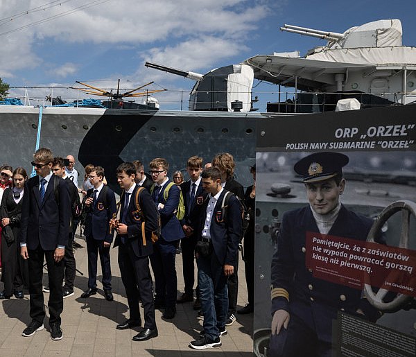 Gdynia/ Otwarto wystawę poświęconą załodze zaginionego okrętu ORP "Orzeł"-74107