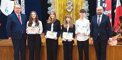 Absolwenci wejherowskich szkół podstawowych odebrali świadectwa i wyróżnienia-74139
