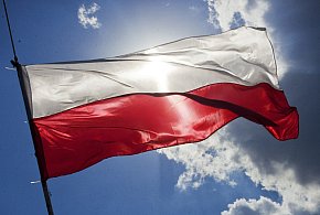Flaga i hymn na nowo? Rząd chce korekty przepisów dot. symboli narodowych-74638
