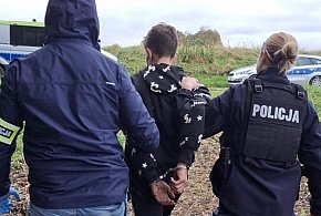 Pojechał pod prąd na rondzie w Żukowie. Policyjny pościg za 16-latkiem bez...-77121