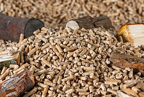 Drożeje popularny opał. Miliony Polaków dostaną po kieszeni tej zimy-77572