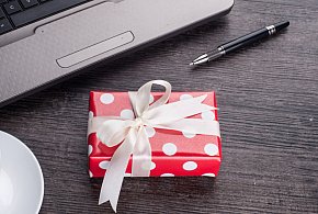 Świąteczna paczka może stać się problemem. Skarbówka patrzy z ukrycia-78585