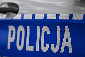 Gdynia: 71-latek wjechał samochodem w witrynę sklepową, raniąc 16 latkę-79378