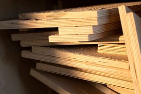 Pomorskie/ Pięć osób z zarzutami importowania sklejki i listew z Rosji i Białorusi-79574