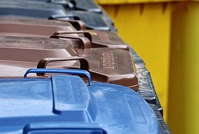 Fioletowe worki na odpady. Oto, co powinno tam trafiać-79994