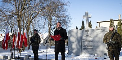 Chojnice/ Uroczystość poświęcenia pomnika na mogile ok. 700 ofiar niemieckich