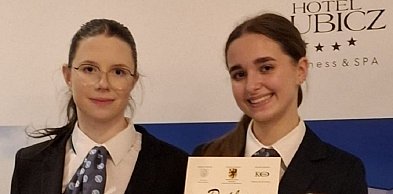 Uczennice Technikum Hotelarskiego w Gdyni mistrzyniami wiedzy hotelarskiej