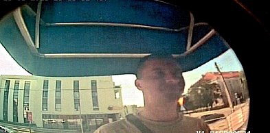 Jeśli rozpoznajesz tego mężczyznę – zadzwoń na policję