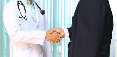 Sondaż dla Onetu: najwięcej badanych chce jawności kontraktów lekarzy