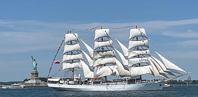 Dar Młodzieży w Nowym Jorku na historycznej paradzie żaglowców w 250. rocznicę